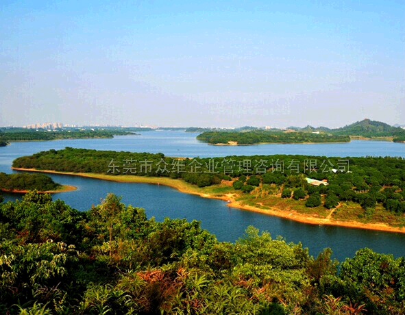 東莞松山湖野戰(zhàn)松湖花?；?  height=